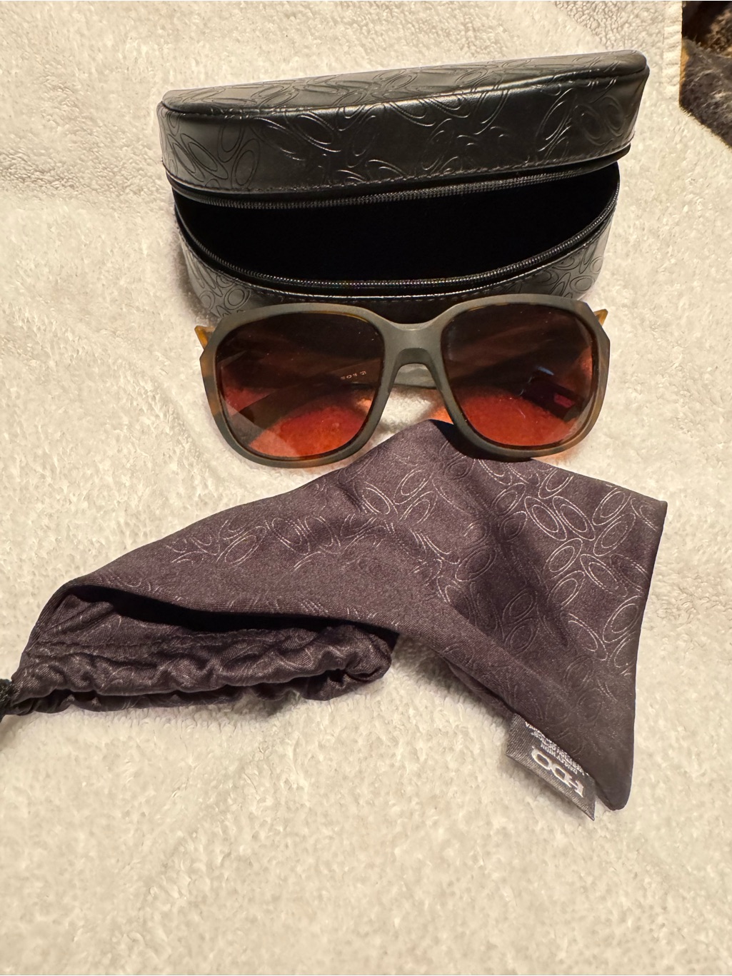 Oakley Women's Sunglasses With Brown Gradient Lenses And Black Frame